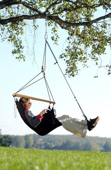 Hangstoel Kids Swinger Zwart sfeerfoto buiten