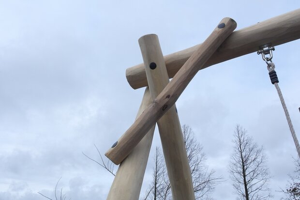 Robinia Houten Schommel op Maat met grondankers